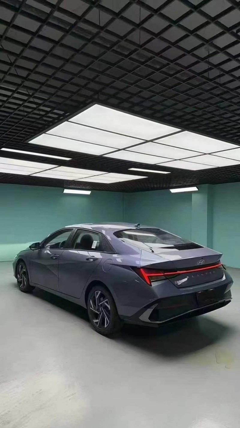 成都25年现代伊兰特7