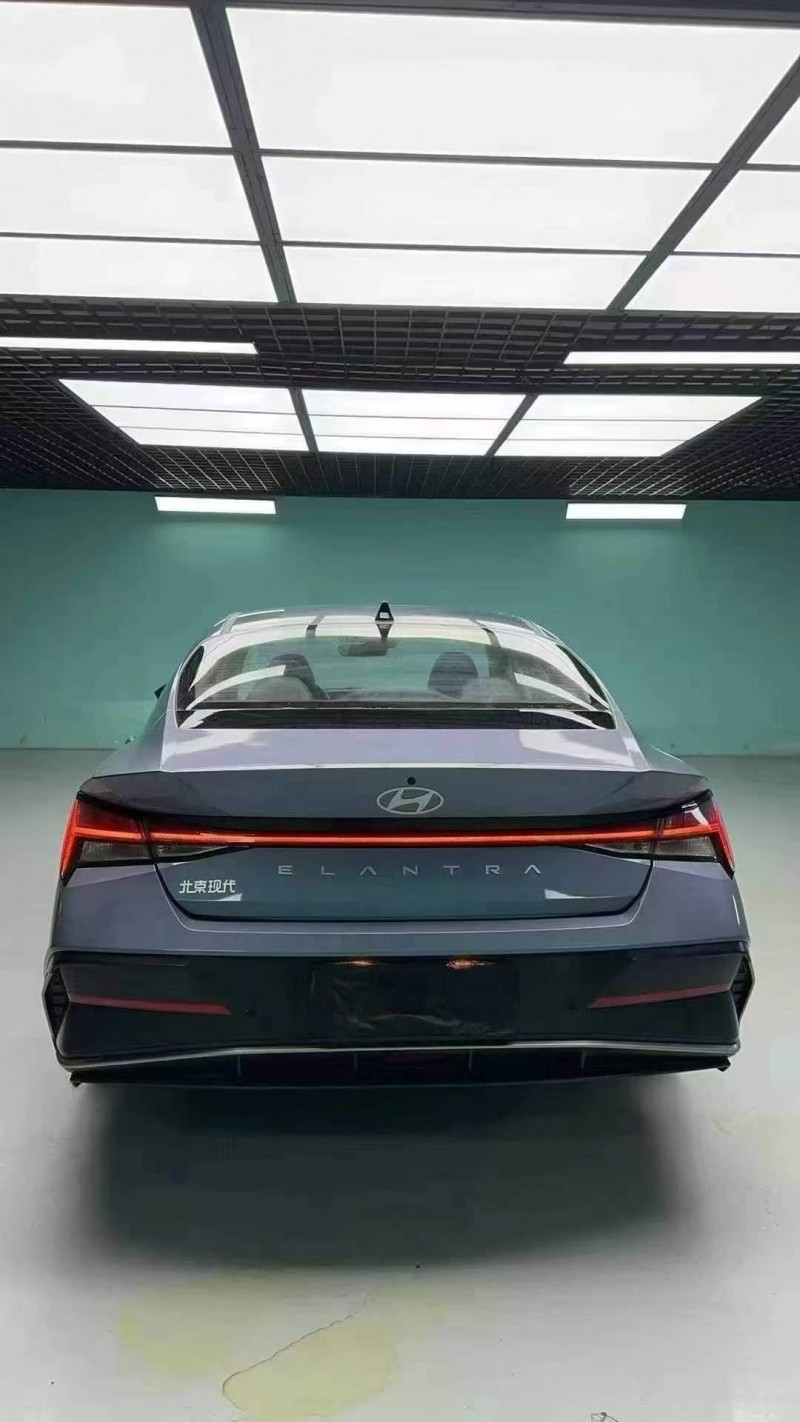 成都25年现代伊兰特8