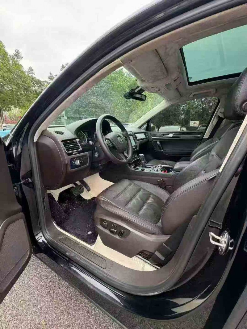 重庆17年大众途锐6