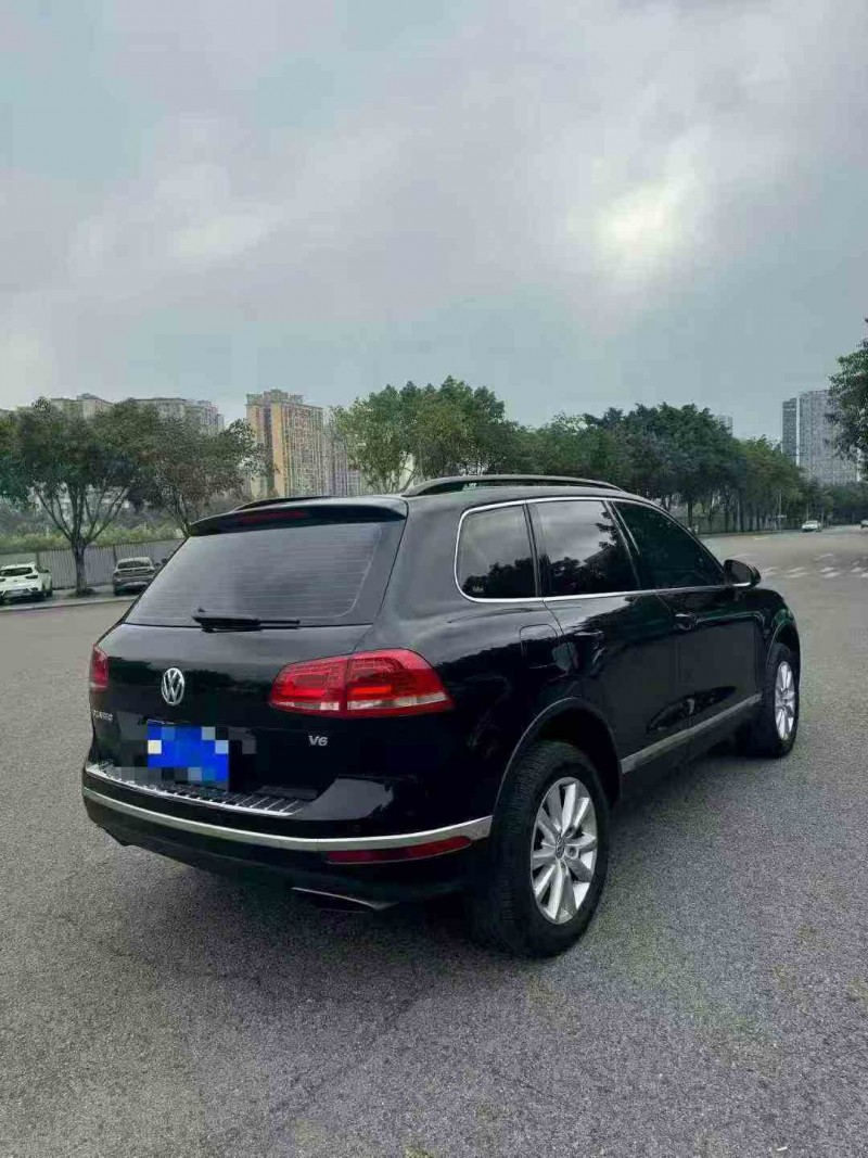 重庆17年大众途锐8