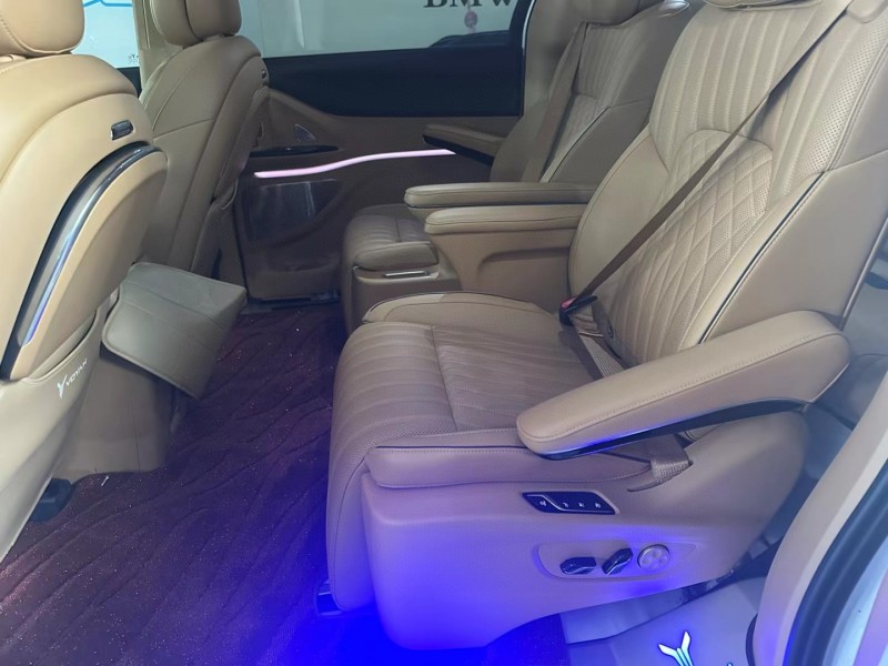 徐州23年岚图汽车梦想家7