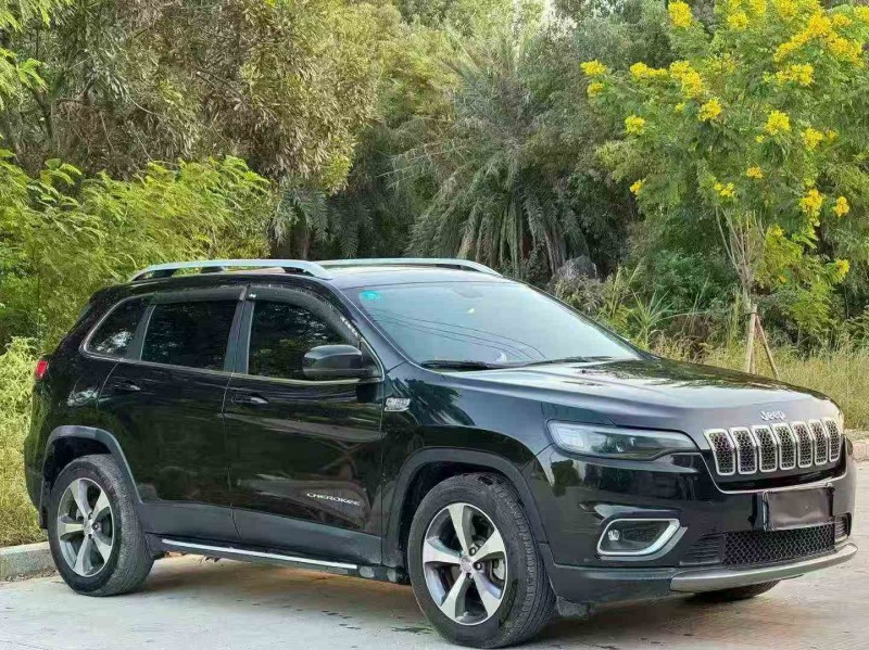 深圳19年Jeep自由光2