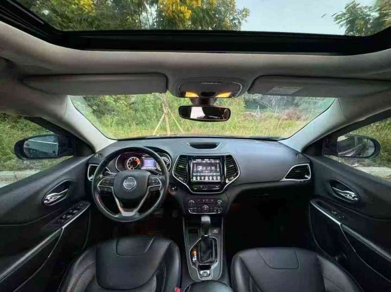 深圳19年Jeep自由光4