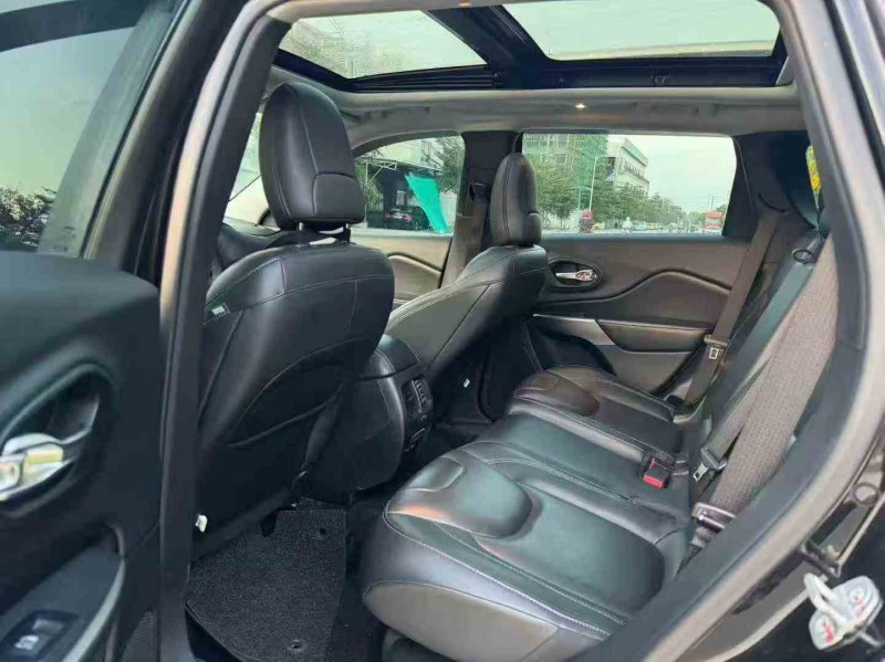 深圳19年Jeep自由光5