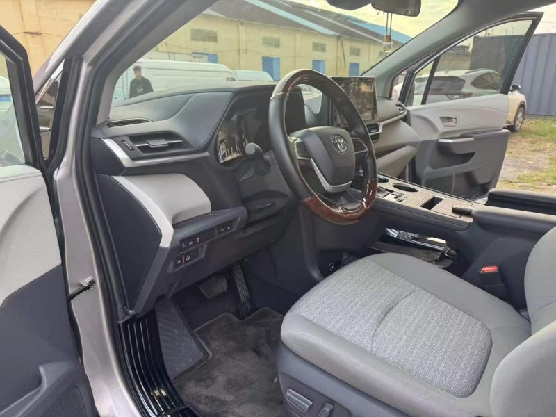 徐州24年丰田塞纳2