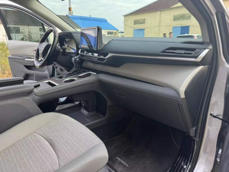 徐州24年丰田塞纳3