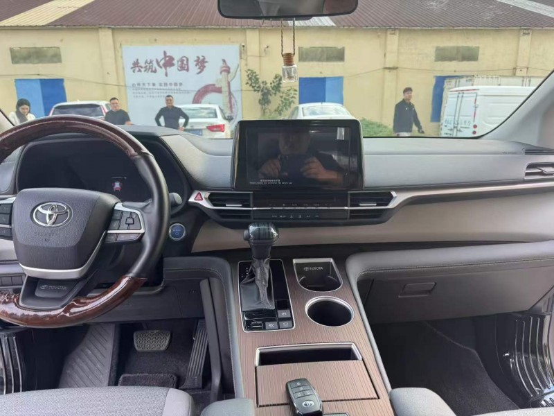 徐州24年丰田塞纳5