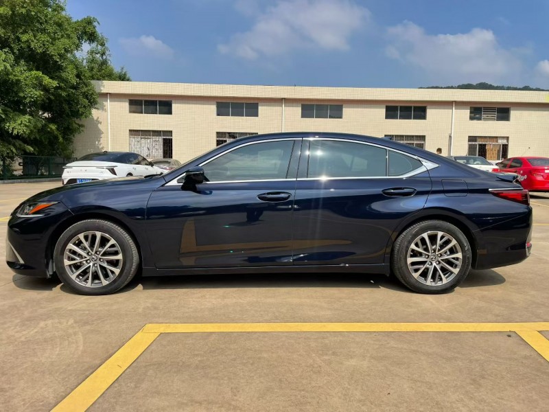 中山24年雷克萨斯ES3