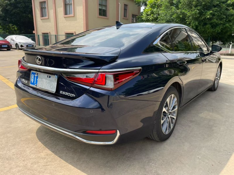 中山24年雷克萨斯ES4