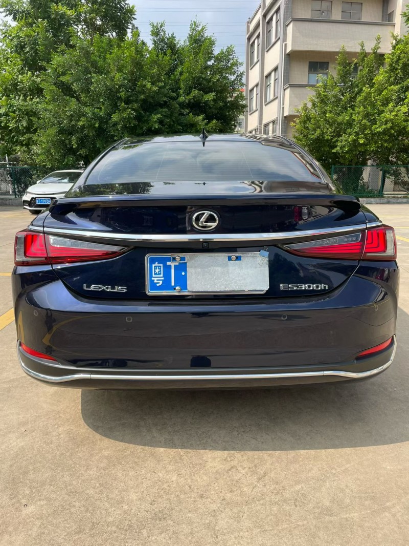 中山24年雷克萨斯ES9