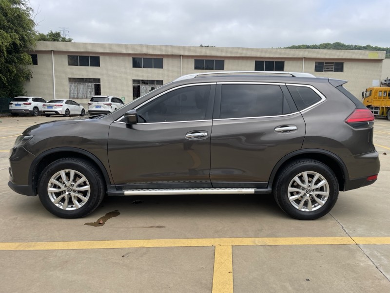 中山17年日产奇骏3