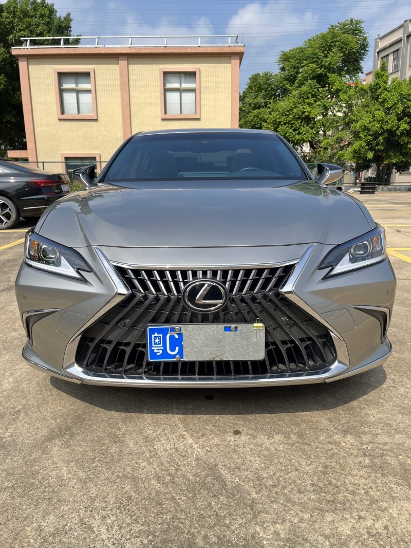 中山23年雷克萨斯ES1