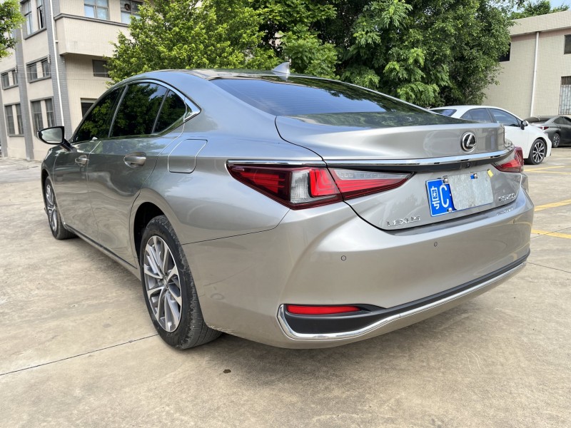 中山23年雷克萨斯ES4