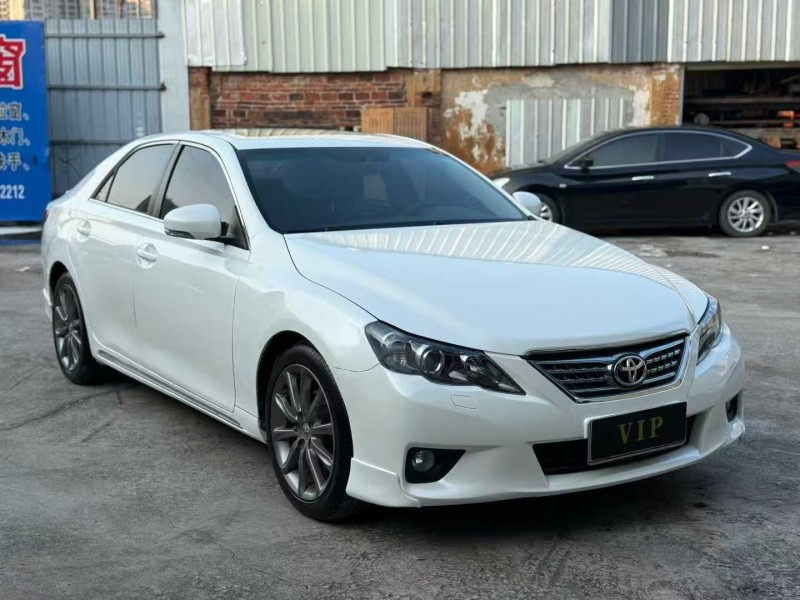 茂名13年丰田锐志2