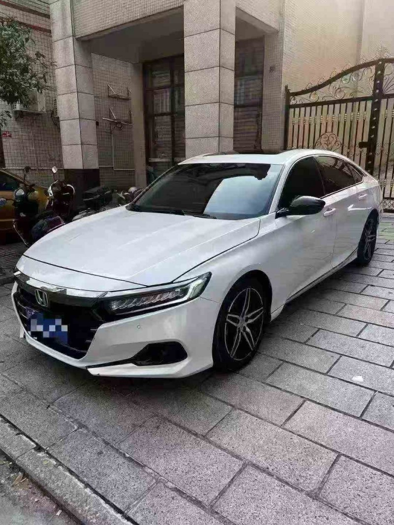 深圳22年本田雅阁3