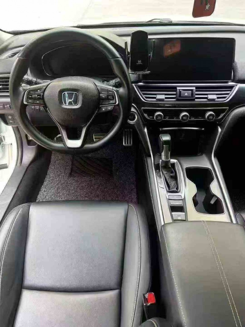 深圳22年本田雅阁4