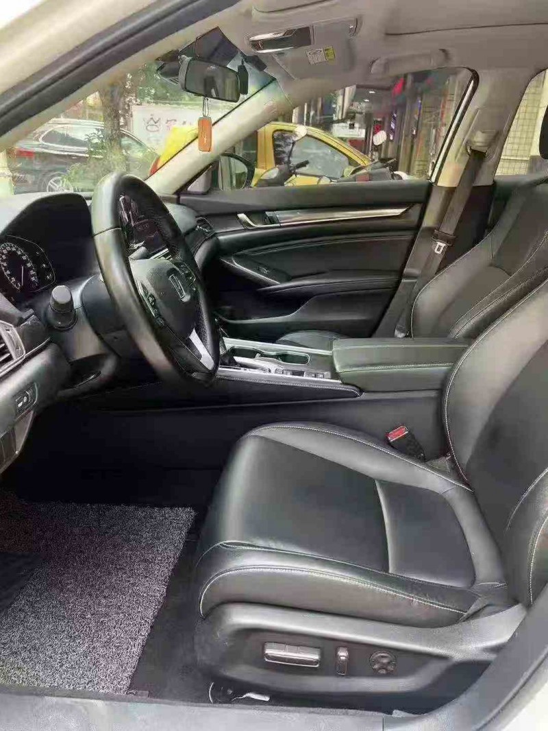 深圳22年本田雅阁5