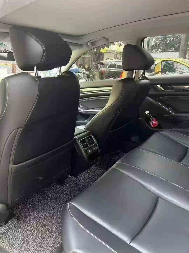 深圳22年本田雅阁6