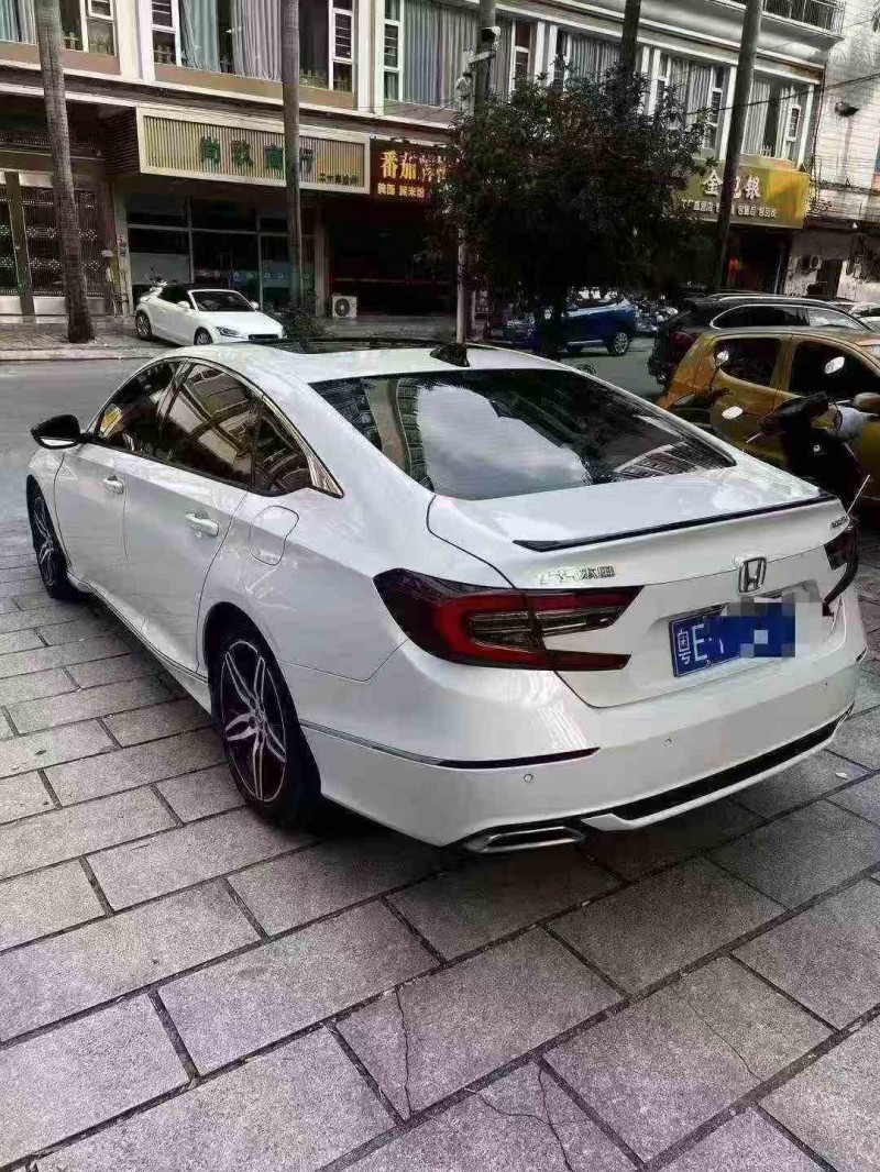 深圳22年本田雅阁8