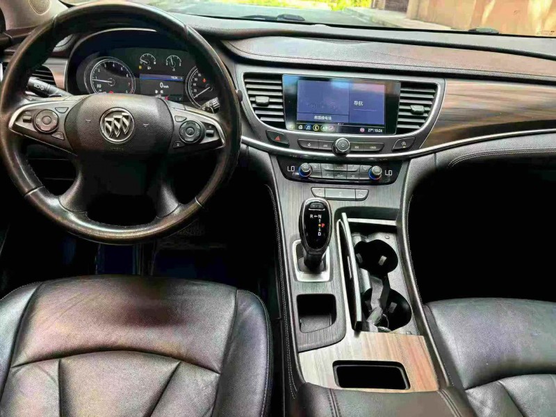 重庆20年别克君越4