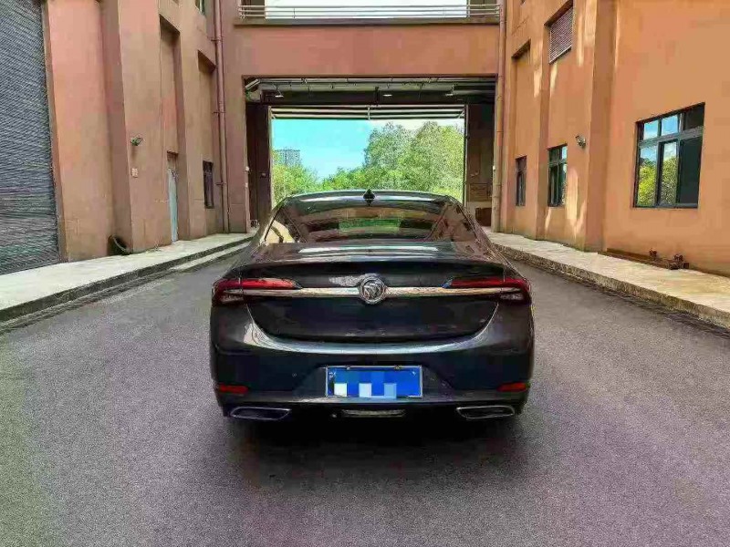 重庆20年别克君越9