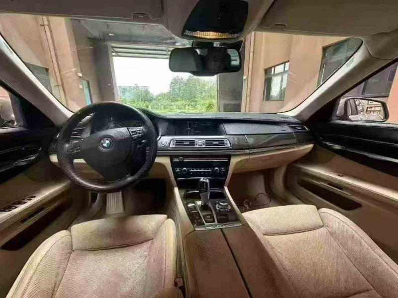 重庆13年宝马7系8