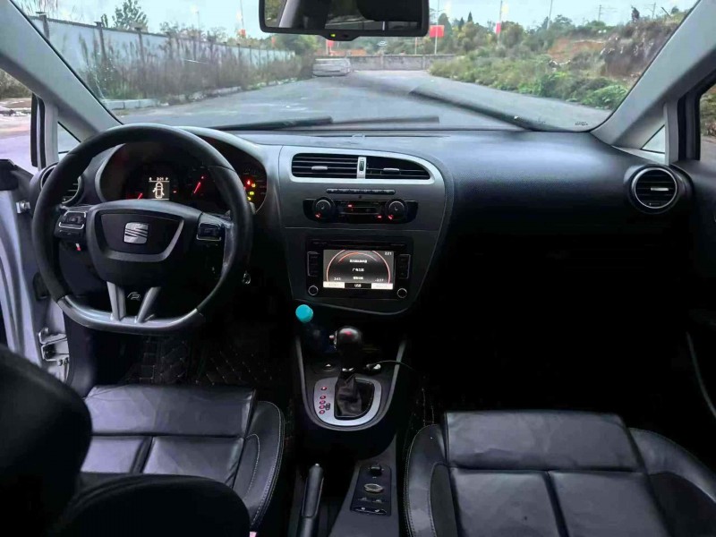 重庆12年西雅特LEON5