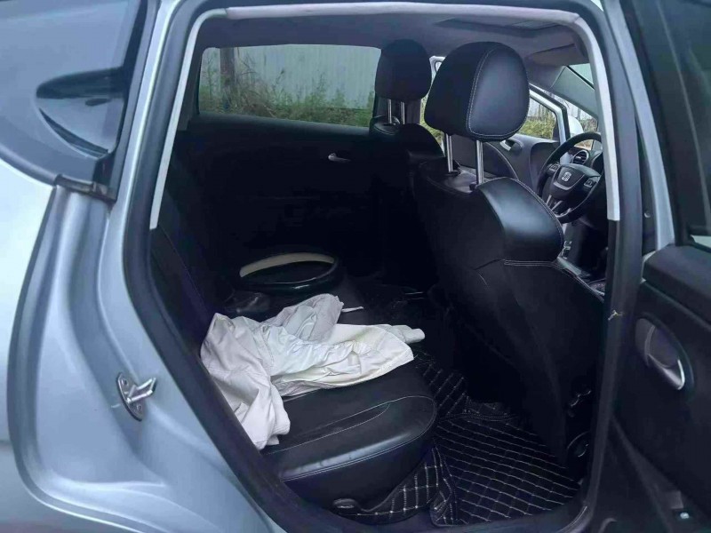 重庆12年西雅特LEON6