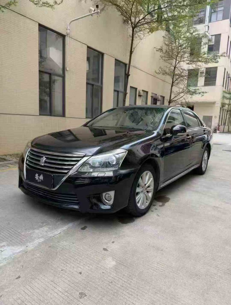 珠海14年丰田皇冠3