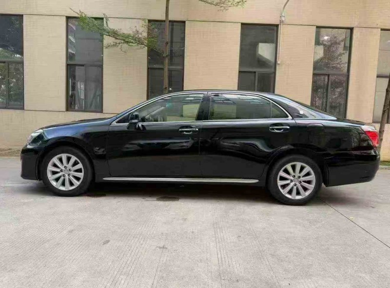 珠海14年丰田皇冠5