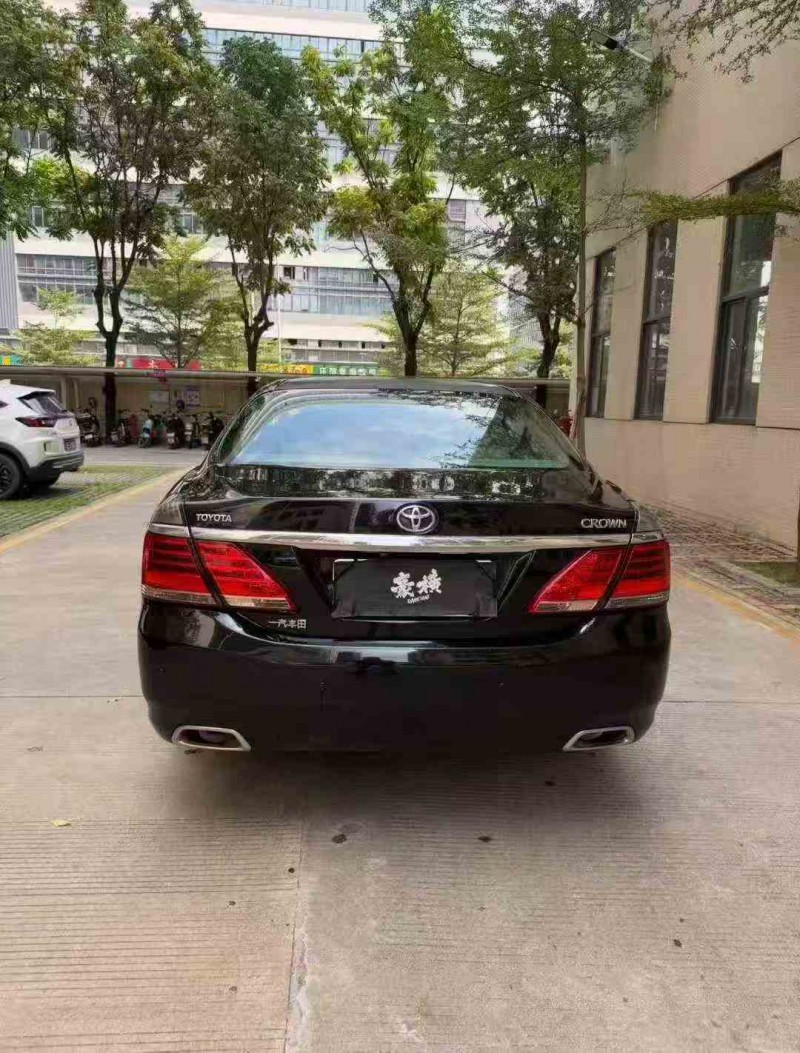 珠海14年丰田皇冠8