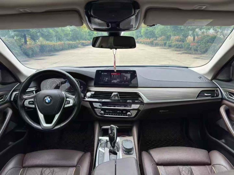 盐城19年宝马5系9