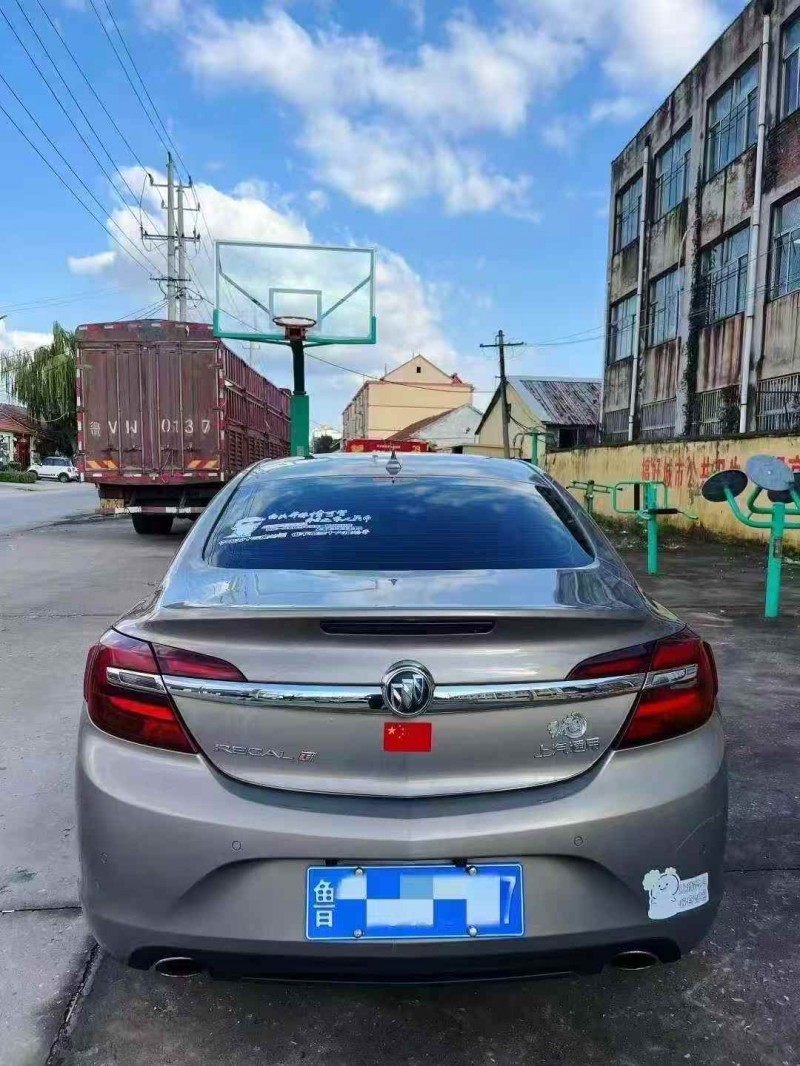 东营16年别克君威8