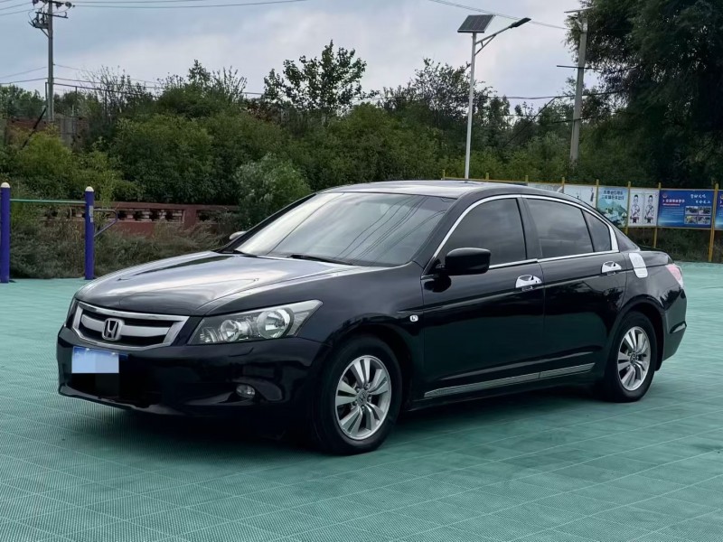 青岛10年本田雅阁3