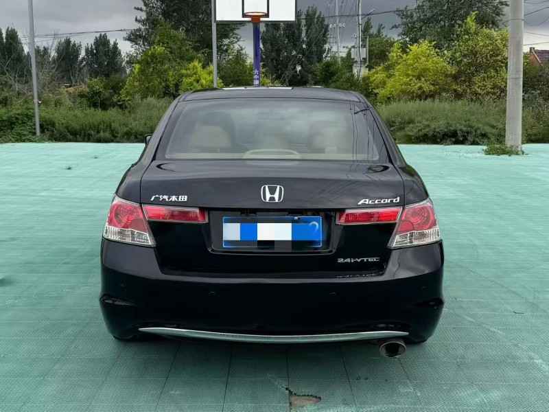 青岛10年本田雅阁6