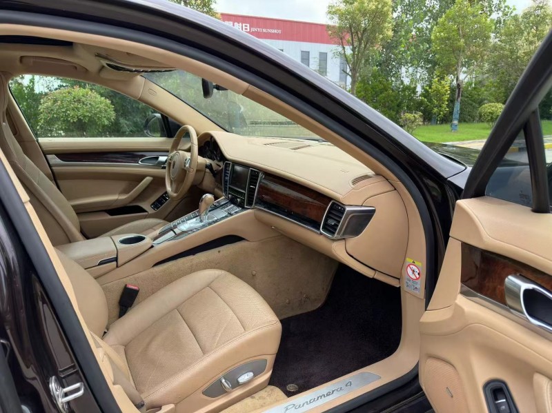 盐城12年保时捷帕拉梅拉6