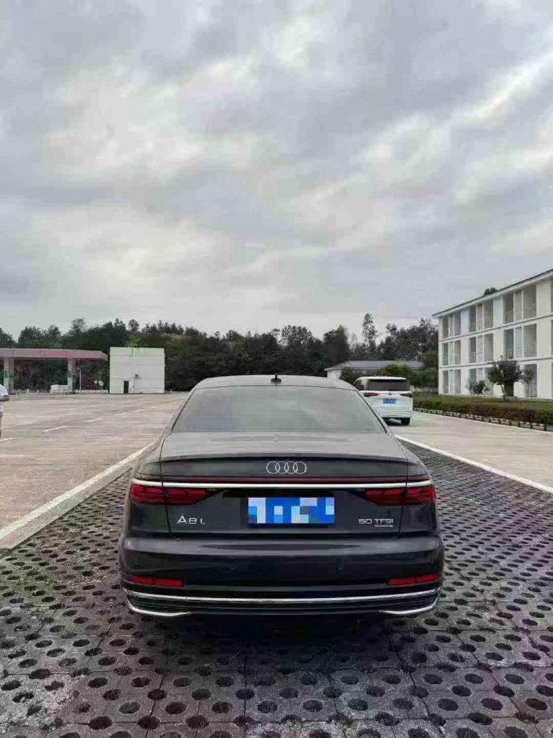 重庆24年奥迪A8L9