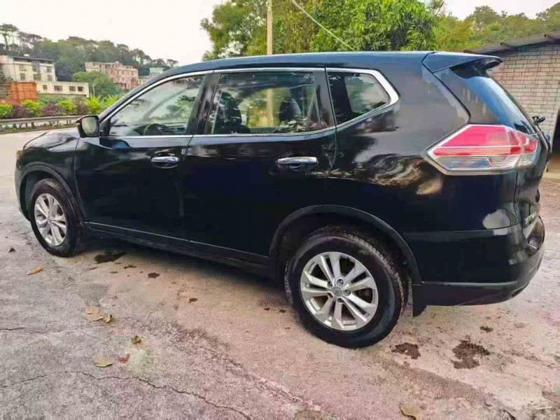 钦州16年日产奇骏8