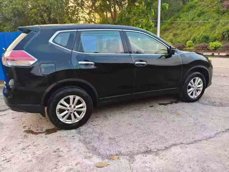 钦州16年日产奇骏9