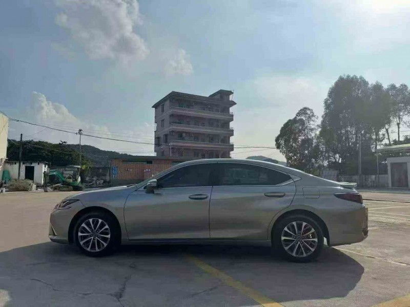 湛江23年雷克萨斯ES5