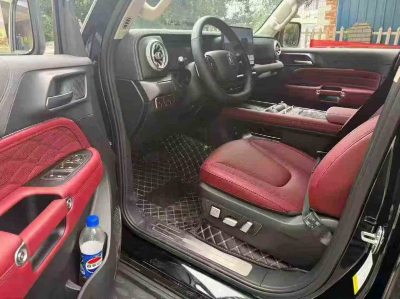 重庆25年长城汽车坦克3