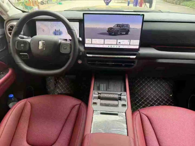 重庆25年长城汽车坦克5