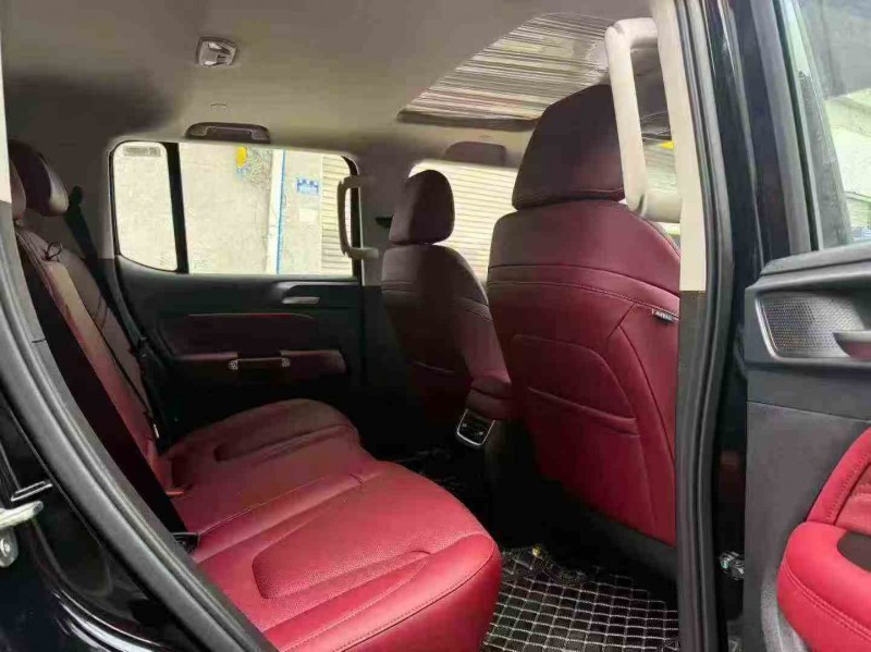 重庆25年长城汽车坦克6