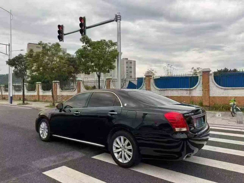 汕头11年丰田皇冠8