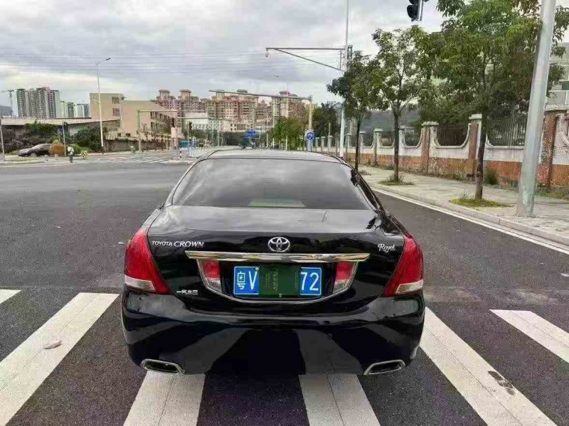 汕头11年丰田皇冠9