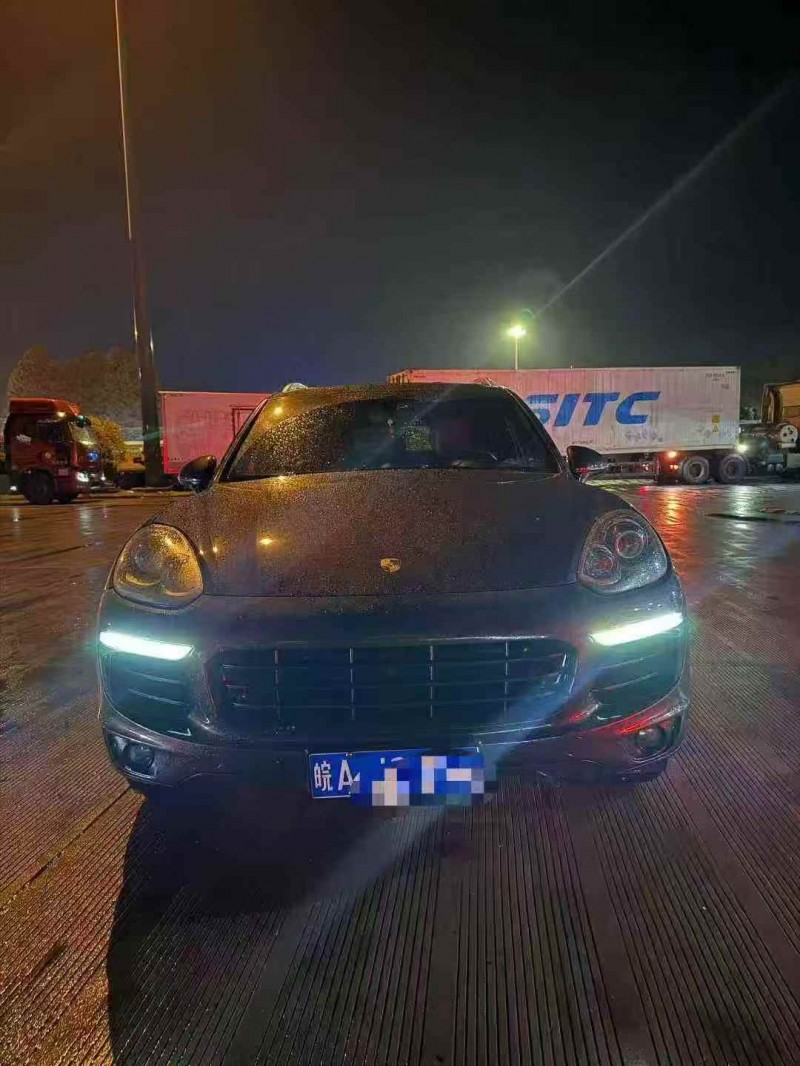 日照15年保时捷卡宴1