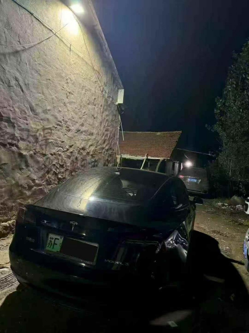 日照23年特斯拉MODEL 36