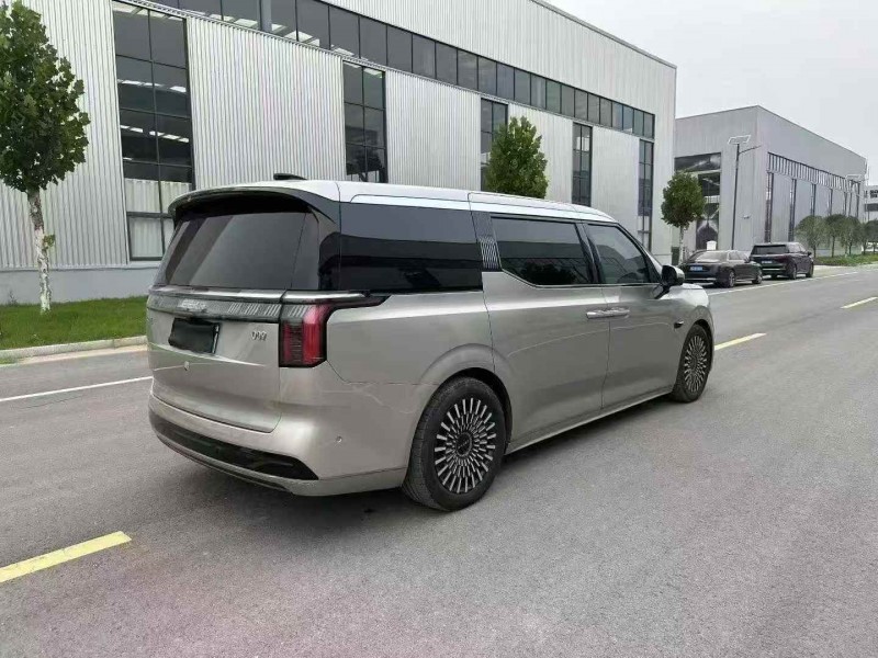 威海23年极氪汽车0096