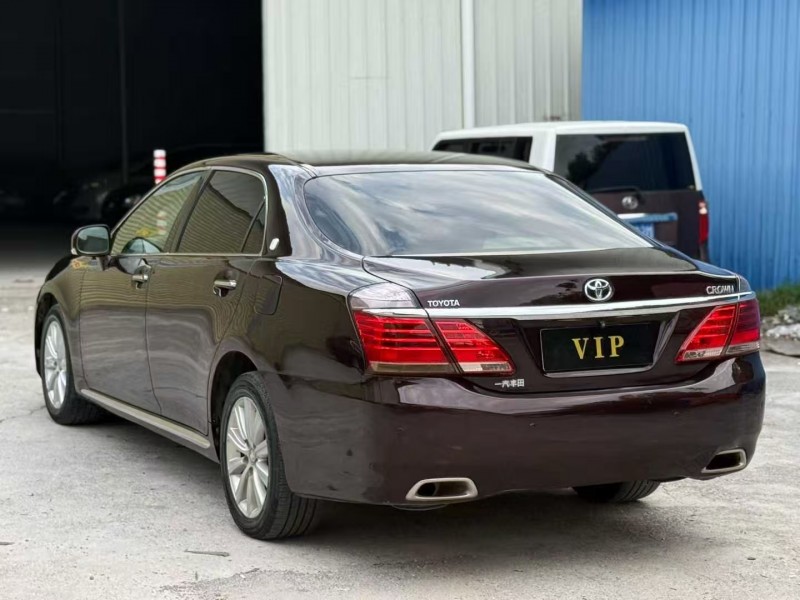 茂名14年丰田皇冠3