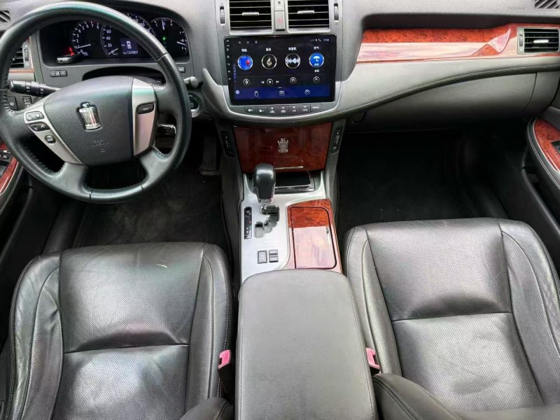 茂名14年丰田皇冠9